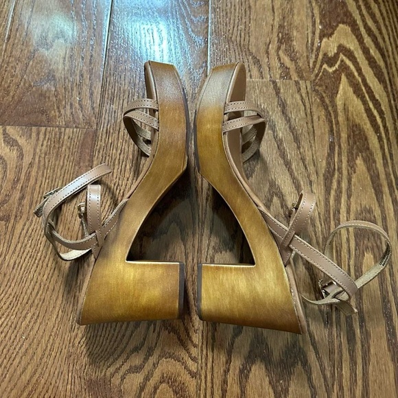 Seychelles Heels - Picture 7 of 8